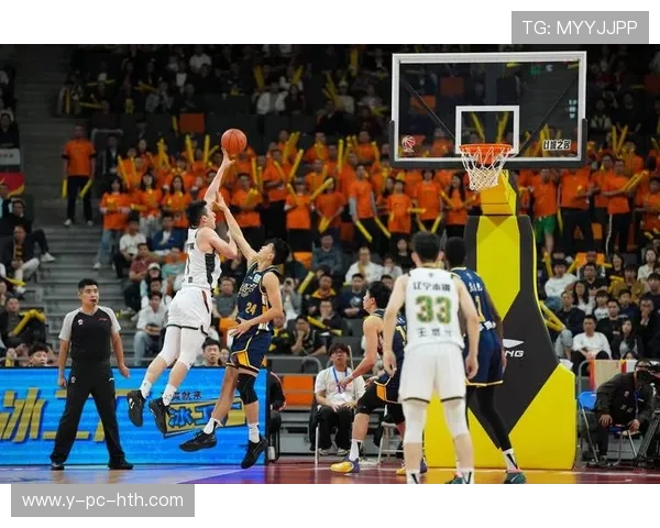 山东与辽宁篮球赛激烈冲突视频引发热议球迷反响不一